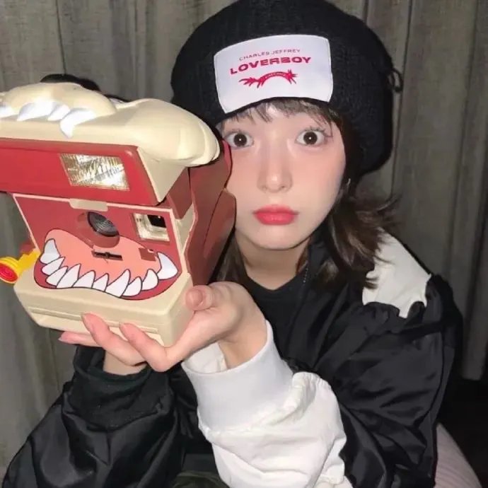 戴眼镜的人海报